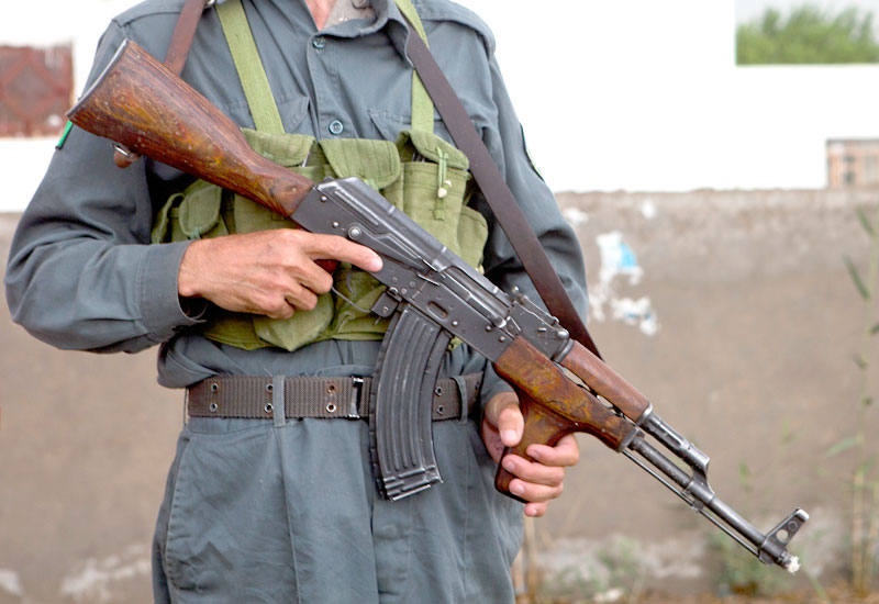 Autorii atacului terorist din Tunis aveau mitraliere AK-47 provenind din România - ak47-1426788933.jpg