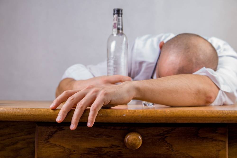 Alcoolismul se poate vindeca cu ecstasy? Ce spun specialiștii - alcoolism-1499346446.jpg