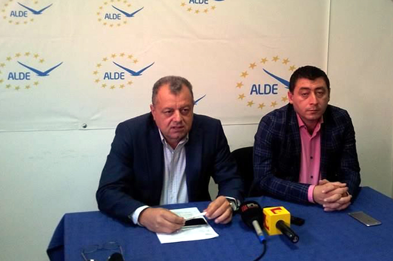 Mircea Banias nu mai vrea să fie senator. Ce pregătiri se fac la ALDE Constanța - aldebaniassilearciu-1473437688.jpg