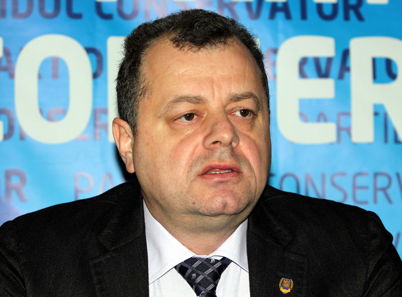 Deputatul Mircea Banias: 