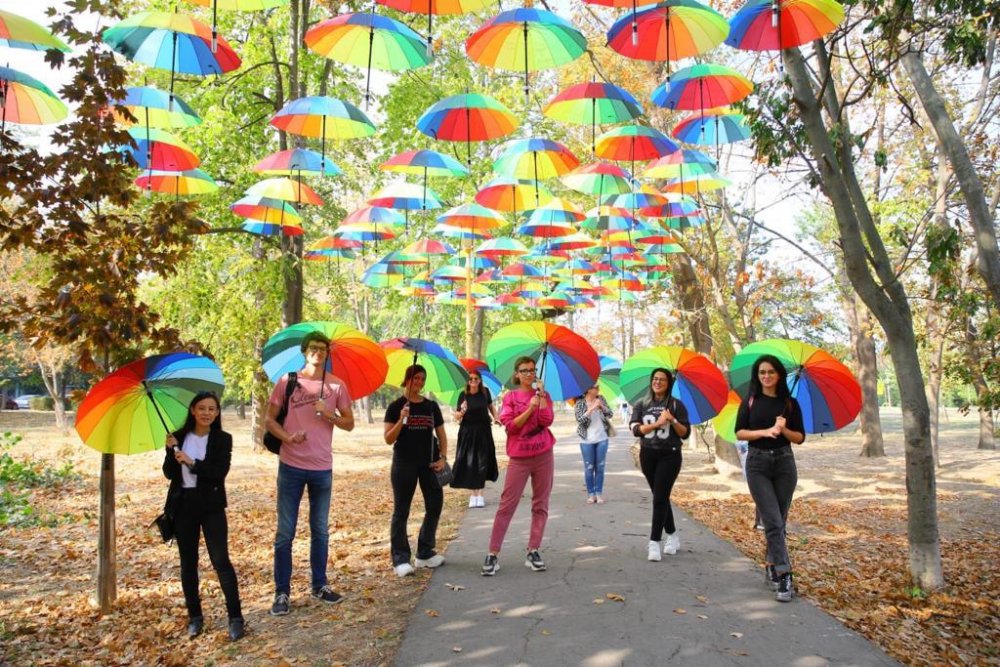 Alee cu umbrele colorate, în Parcul Tăbăcărie - aleecuumbreletabacarie-1600970847.jpg