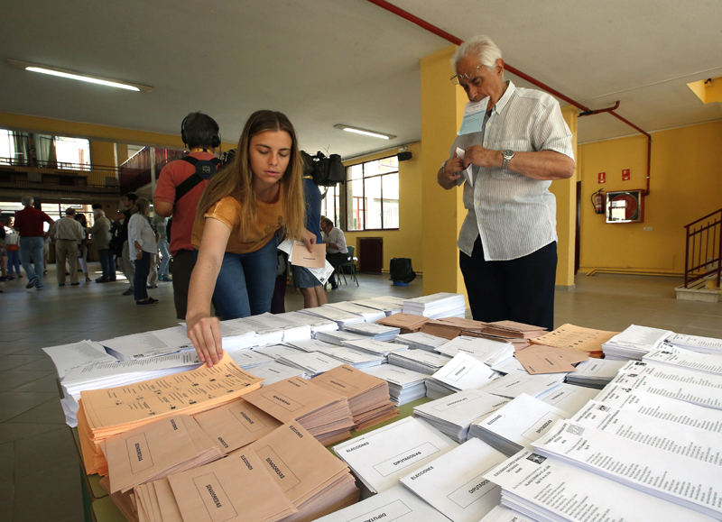 Alegeri în Spania  cu rezultat incert. Popularii câștigă,  dar nu au majoritate. Urmează  noi negocieri - alegerispania-1467036435.jpg