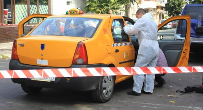 Mașina unui taximetrist, distrusă de o polițistă în timpul unei misiuni - alertainsibiuuntaximetristafostg-1516312259.jpg