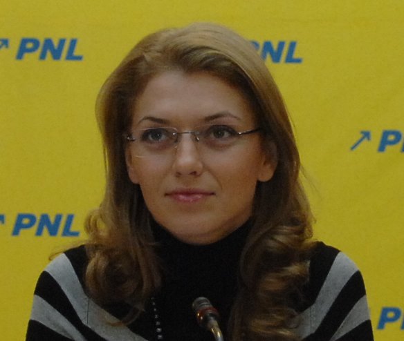 PNL o propune pe Alina Gorghiu pentru funcția de membru în BEC - alinagorghiu-1332773210.jpg