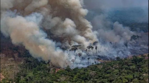 Brazilia refuză cei $20 de milioane oferiți de G7 pentru stingerea incendiilor din Amazon - amazonincendiu39416100-1566891539.jpg