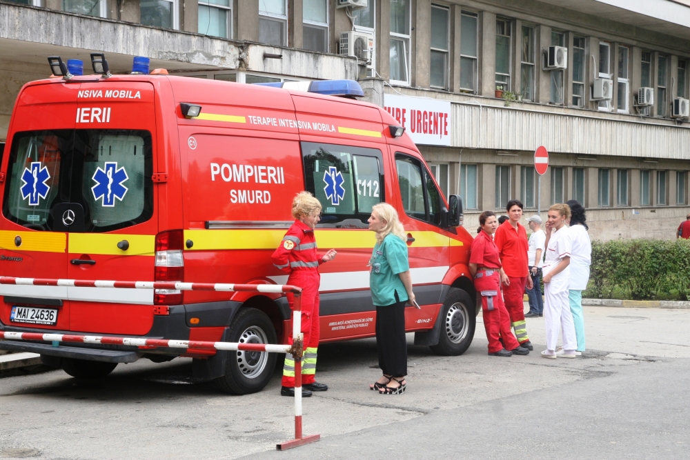 Femeie rănită într-un accident rutier pe strada Soveja - amb2-1337950079.jpg