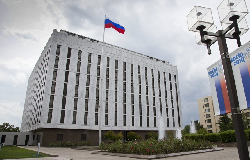 Ambasada Rusiei în SUA condamnă decizia Washingtonului de a trimite muniţii cu dispersie în Ucraina - ambasada-rusia-1688992949.jpg