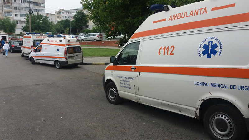 Un angajat al spitalului de urgență din Arad a murit după ce s-a aruncat de la etajul 5 al unității medicale - ambulance-1638713212.jpg