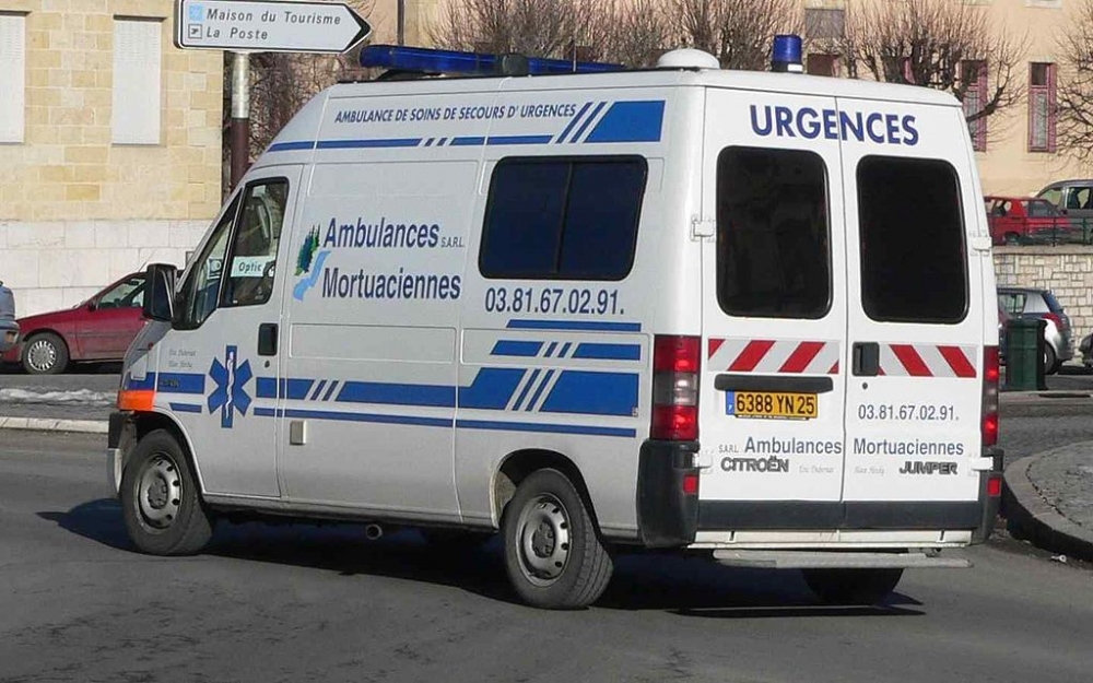 Imobil prăbușit în Franța: cel puțin doi morți și nouă răniți - ambulancep1030619-1367149961.jpg