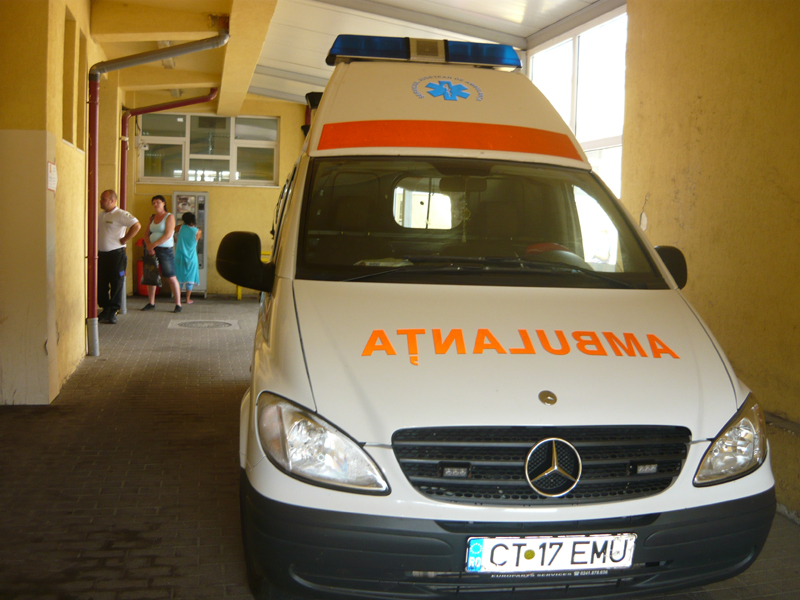 Ambulanța, solicitată  de peste 6.500 de ori într-o zi - ambulanta-1344268244.jpg