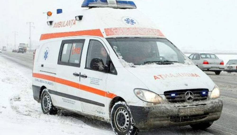 Un alt bolnav a fost transportat cu elicopterul la București - ambulanta-1484230938.jpg