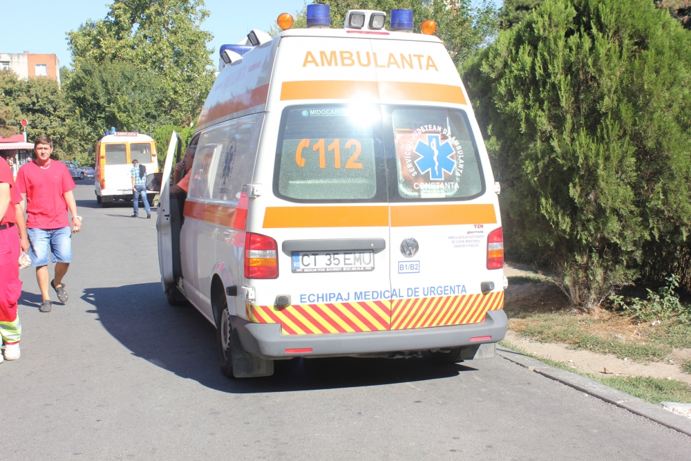 Accidente rutiere în Constanța. Doi copii au ajuns la spital - ambulanta1374481543-1379882358.jpg