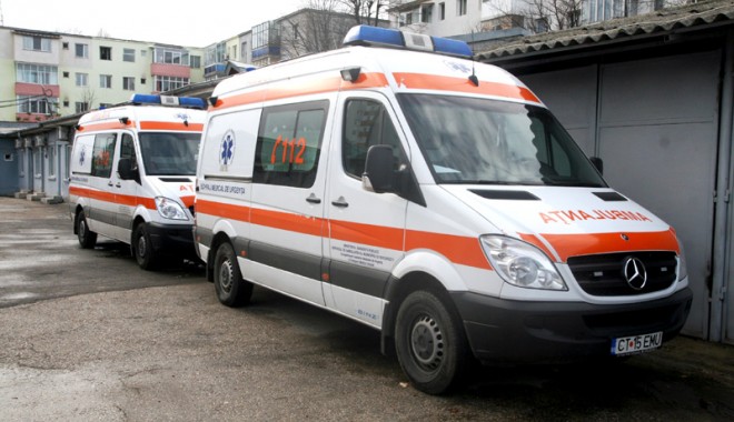 Ambulanță implicată într-un accident rutier la Medgidia - ambulanta51316720631-1351773431.jpg
