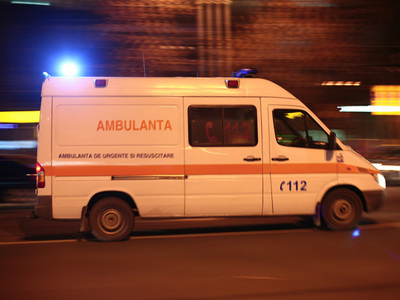 Bărbat rănit într-un accident rutier, la Mangalia - ambulantanoaptepublimediaoctavga-1331882120.jpg