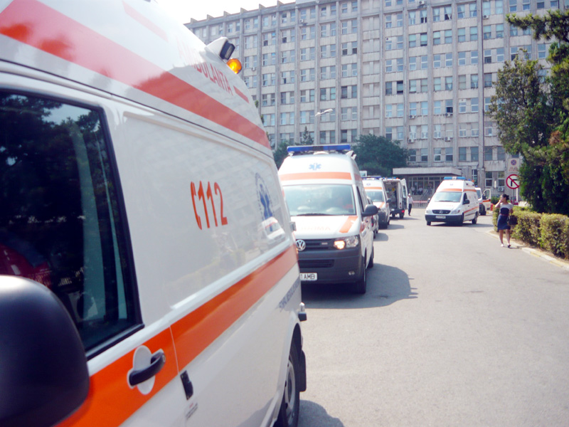 ACCIDENT GRAV LA CONSTANȚA/ Doi bărbați în stare critică la spital - ambulante1344354252-1353943012.jpg