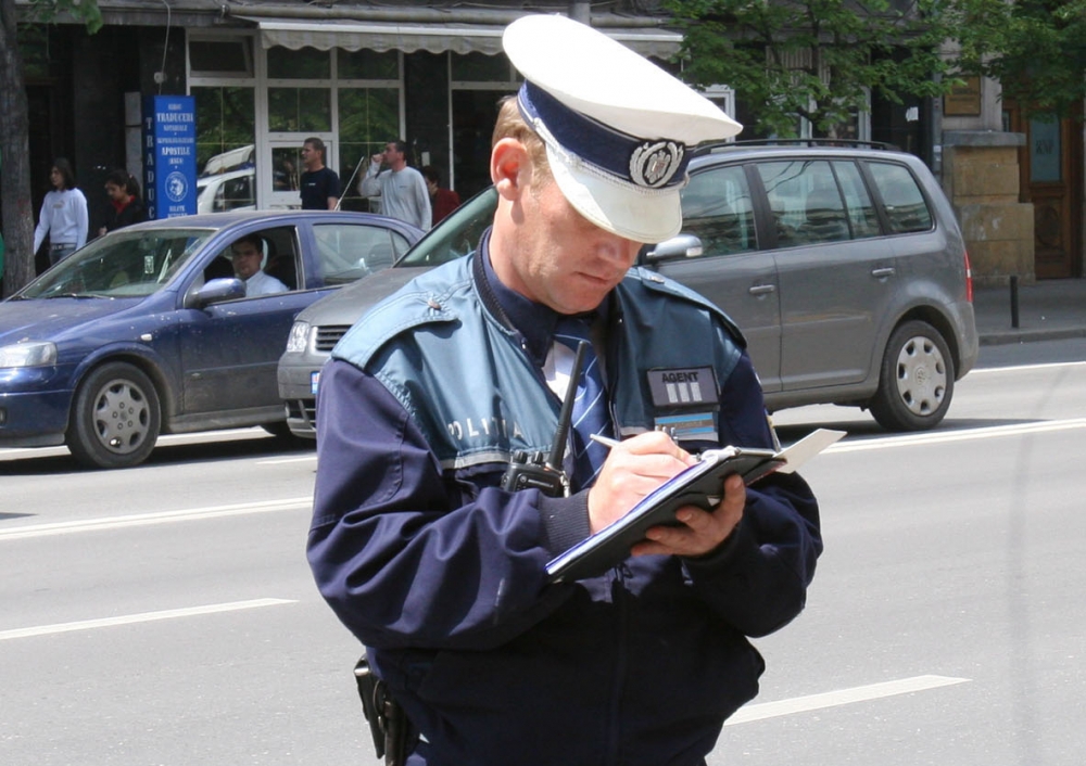 Autoturism furat din Spania, identificat de polițiști, în trafic - amenda-1350310846.jpg