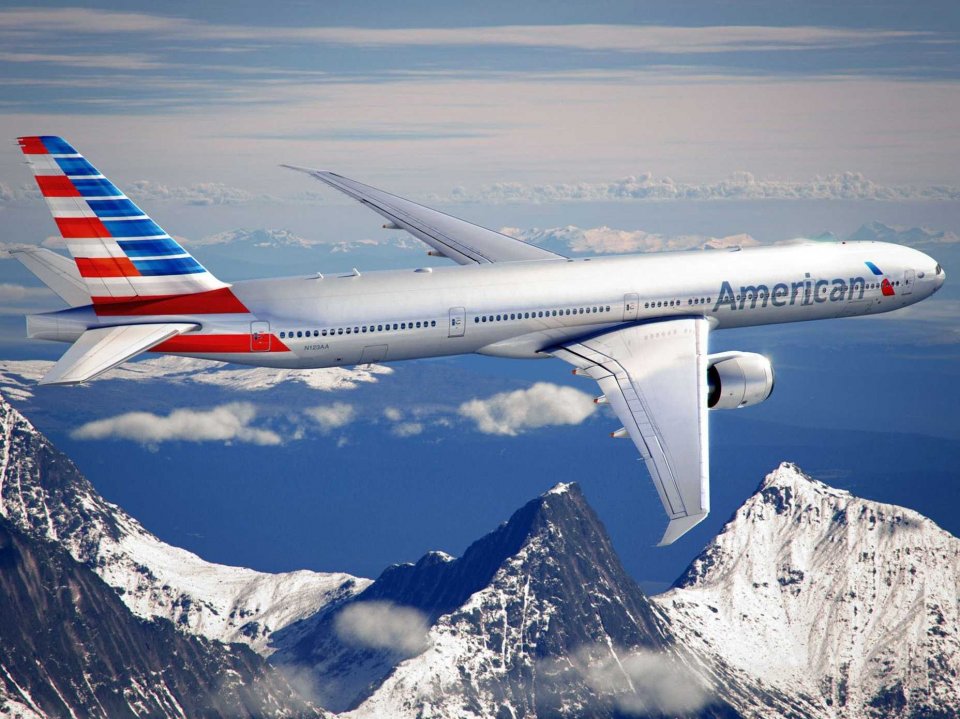 American Airlines, acuzată că a respins un pasager francez pe motiv că mirosea urât - americanairlinesnewlogolivery2-1409150321.jpg