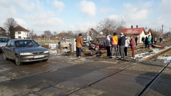 O femeie a murit după ce mașina în care se afla a fost lovită de tren - anbnjnc9ntgwjmhhc2g9yjjjzwnjytji-1516625933.jpg