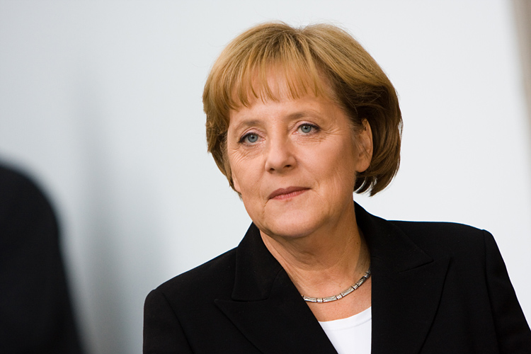 Angela Merkel consideră ''învechite'' regulile actuale ale UE privind azilul - angelamerkel-1444236737.jpg