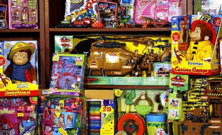 Peste 20.000 de jucării confiscate de Garda de Coastă - antena3jucarii-1350246430.jpg