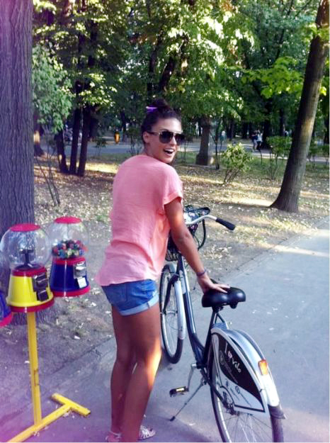Antonia, sexy  pe bicicletă - antonia-1340634061.jpg