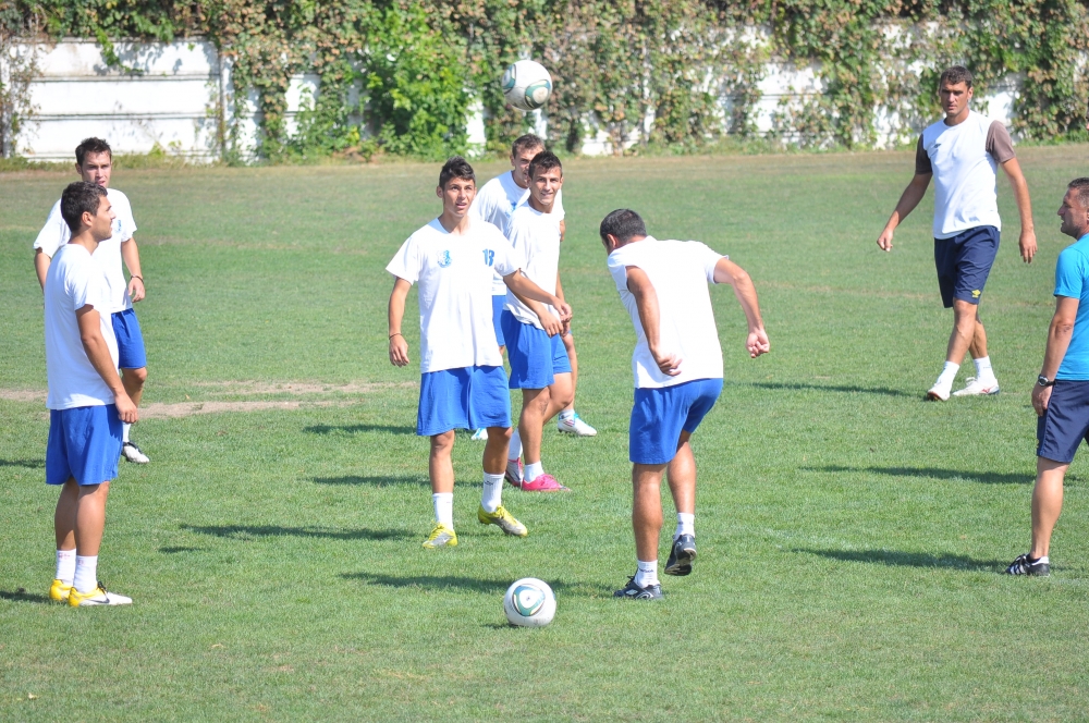 Fotbal / Vezi aici programul echipei FC Farul din această săptămână - antrenamentfcfarul27-1318332698.jpg