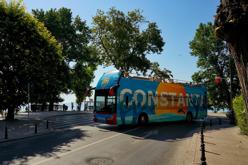 Autobuzele etajate CT Bus îşi deviază traseul în acest weekend - anuntdevierecitytour-1628325379.jpg