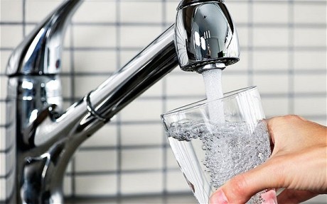 Legea privind TVA redusă la alimentarea cu apă și la canalizare, promulgată - apa-1531488820.jpg