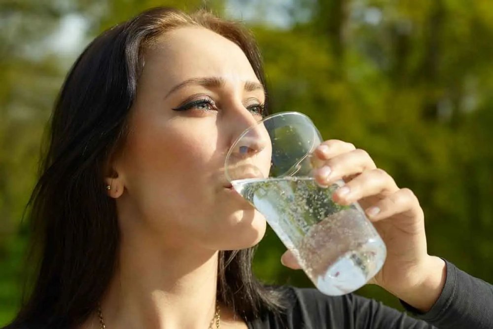 Deshidratarea poate provoca vedere încețoșată şi dureri de cap - apa-2-1681727559.jpg
