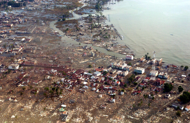 Asia își comemorează morții, la un deceniu de la tsunami - apa2-1419595225.jpg
