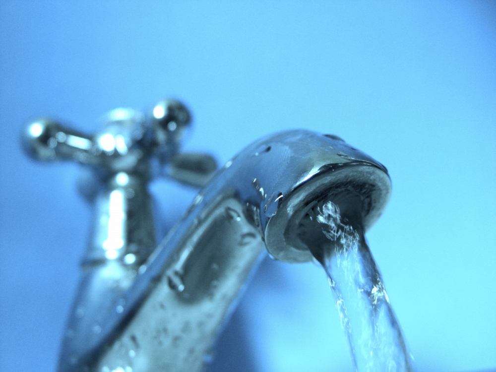 Diseară se reia furnizarea apei calde  în cartierele Dacia, Tomis III și Faleză Nord - apa23-1382566706.jpg