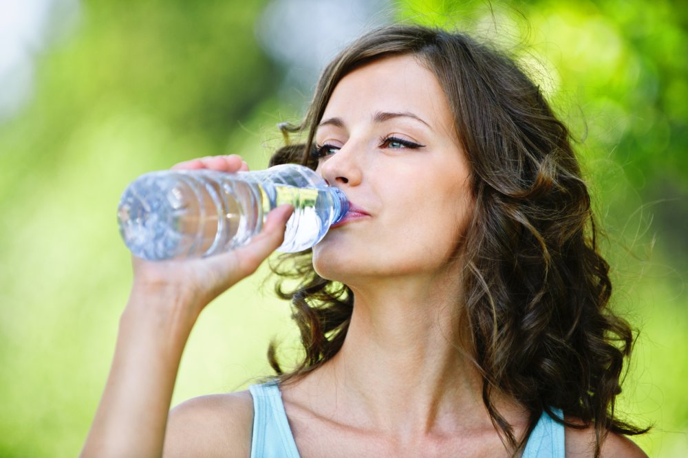 Voi câtă apă beți? Care sunt simptomele deshidratării - apadeshidratare1-1533546008.jpg