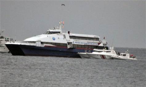Forțele de securitate turcești au eliberat ferry-boat-ul deturnat - aptopixturkeyferryhijack15529862-1321100687.jpg