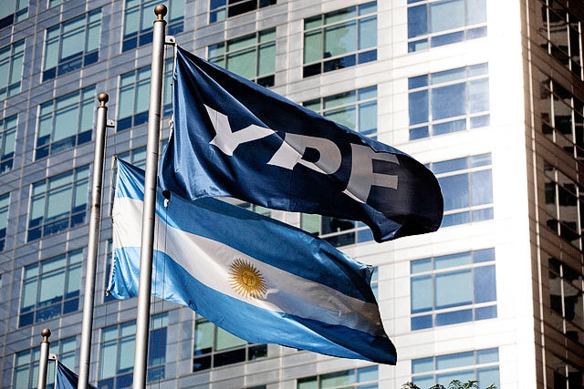 Senatul argentinian a adoptat  în primă lectură exproprierea YPF - argentina-1335447515.jpg