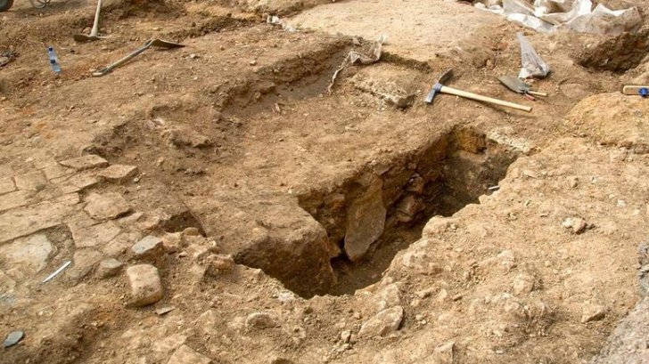 Descoperire incredibilă în cimitirele din Polonia! Ce au scos la suprafață arheologii - arheologidescoperirebiserica7085-1482068635.jpg