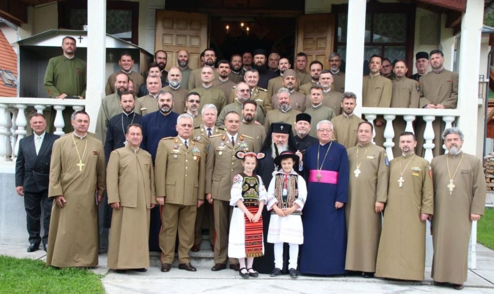 Preoți și militari, în slujba poporului român - armatapreoti-1558032278.jpg