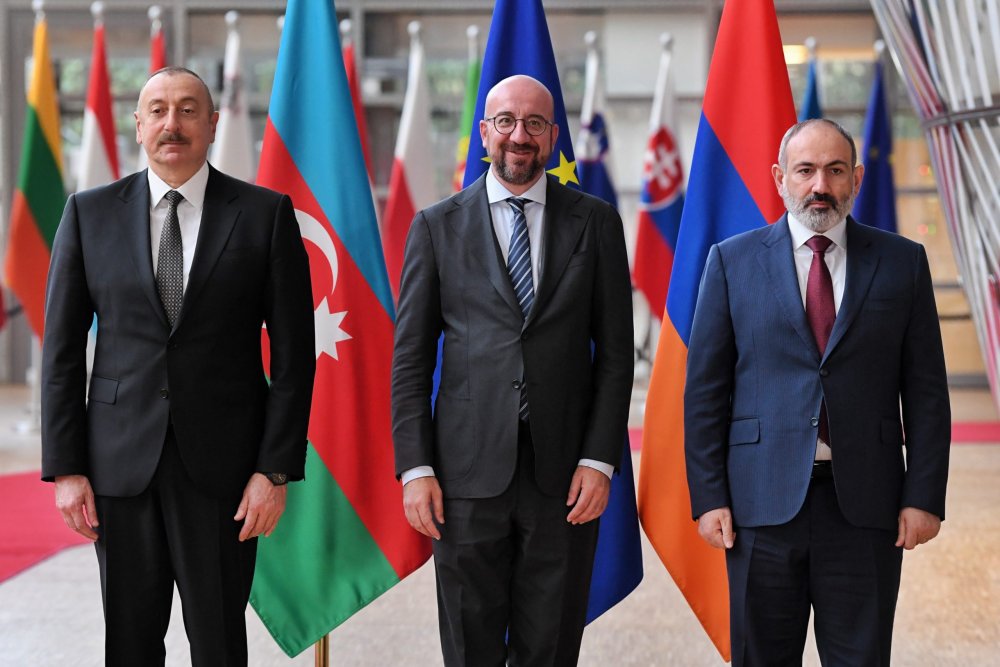 Armenia şi Azerbaidjanul au convenit să nu recurgă la forţă - armeniaazerbaidjan-1667301564.jpg