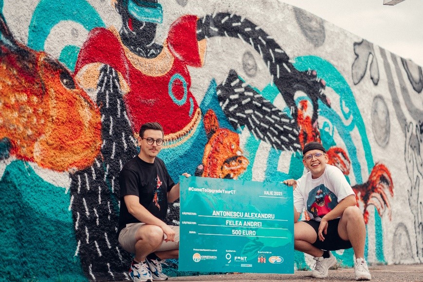 Tinerii artişti care au pictat digul de la Portul Tomis, premiaţi de autorităţi - artistii-1625557670.jpg
