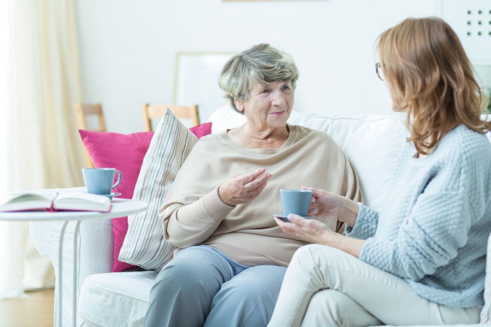 SFATUL SPECIALISTULUI: Vorbiți cu bătrânii din casă! Ascultarea activă îi face să se simtă mai bine - ascultare-1676042652.jpg