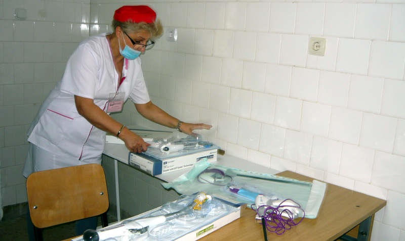 Asistentele medicale din Spitalul Județean, specializate peste hotare - asistentelemedicale-1410978872.jpg