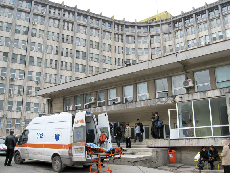 Spitalul Județean rămâne fără asistenți medicali. Zeci de posturi rămase libere - asistentimedicali-1480579554.jpg