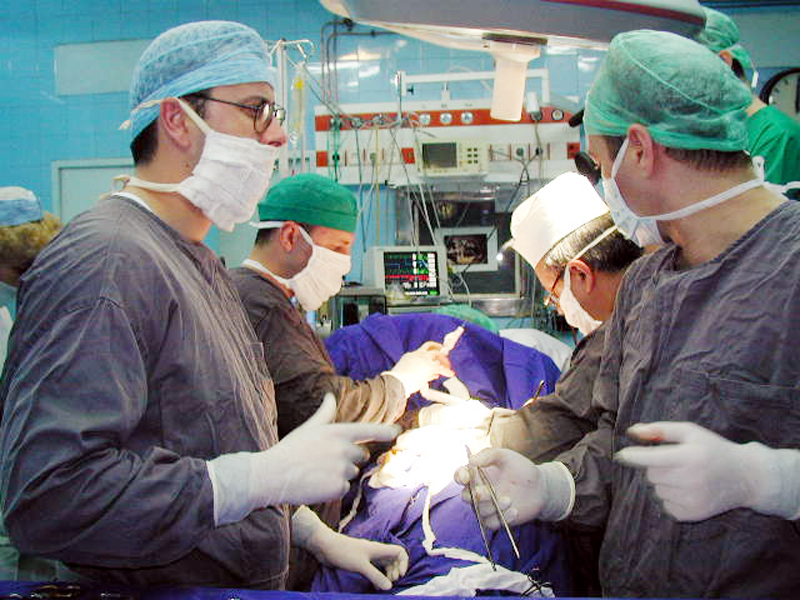 Așteaptă operația salvatoare! Mii de pacienți, pe lista de transplant - asteaptaoperatiasalvatoare-1437057131.jpg