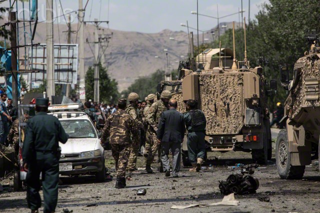 Atac împotriva ambasadei Spaniei din Kabul: Cel puțin două persoane au fost ucise - atac-1449850317.jpg