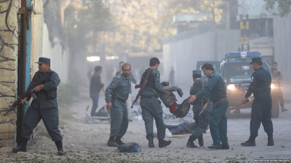 Dublu atentat la Kabul. Cel puțin 21 de oameni, printre care și un jurnalist, au fost uciși - atac-1525073005.jpg