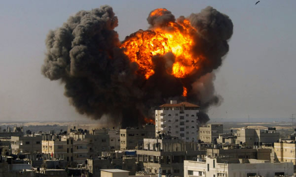Israel / Bombardamente asupra mai multor locuințe ale unor oficiali Hamas - atac222-1405493609.jpg