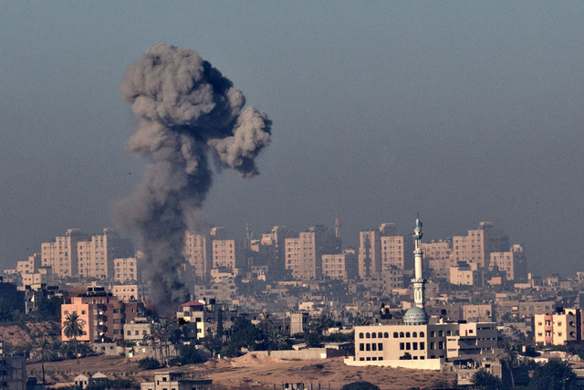 Aviația israeliană a reluat bombardamentele asupra Fâșiei Gaza - atack-1405442246.jpg