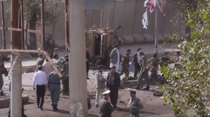 Atentat sinucigaș! Un kamikaze a detonat o bombă, în centrul capitalei afgane - atackabul58147800-1444551185.jpg