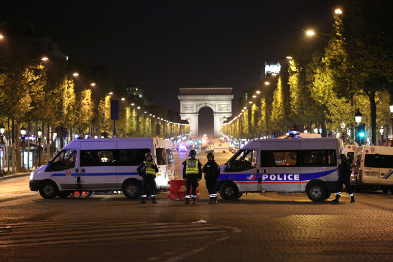 Autorul atacului de la Paris, un tânăr cecen care făcea parte din gruparea ISIS - atacparis-1526215101.jpg