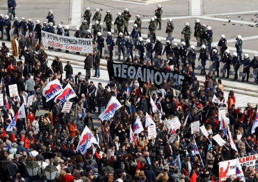 Zece mii  de atenieni  au manifestat împotriva măsurilor  de austeritate - atena-1317843247.jpg