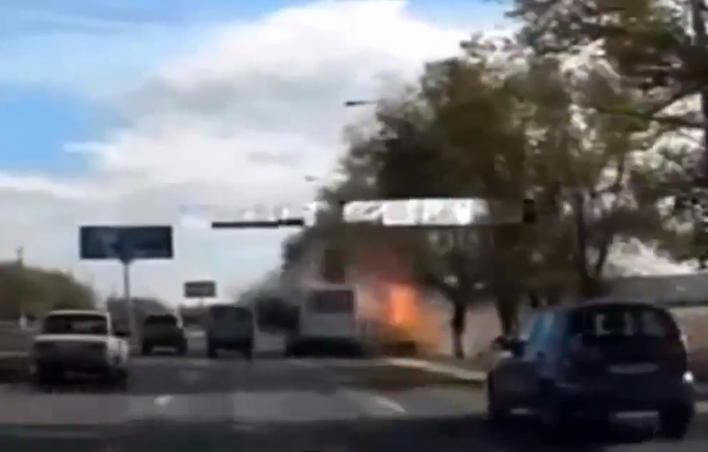 O femeie kamikaze detonează explozibili într-un autobuz / VIDEO - atentat-1382424427.jpg
